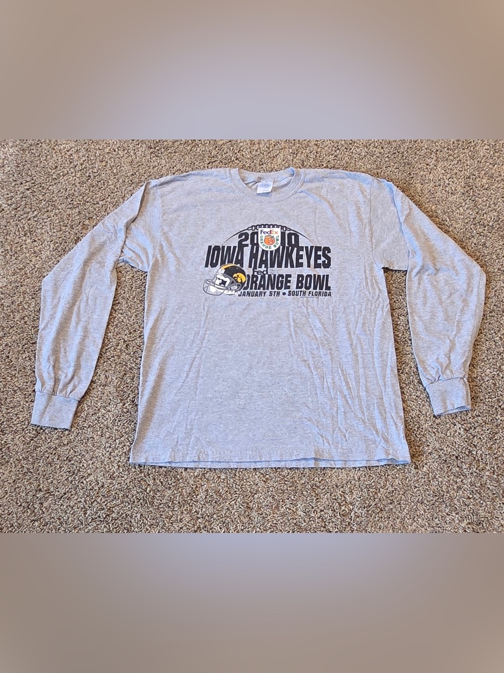 Men’s Large Gildan Heather Gray Iowa 2010 Orange Bowl T-Shirt